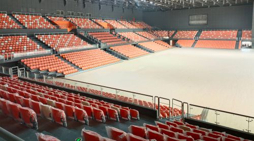 場(chǎng)館座椅的“骨骼”之謎：吹塑 vs 注塑，為何征途座椅選擇氣輔注塑？?